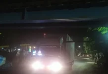 Truk Boks Tabrak Portal Underpass di Nganjuk