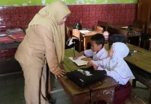 Minim Pendaftar, SDN Tertek 1 Pare Sambut Dua Murid Baru