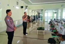 Polsek Pare Tanamkan Kesadaran Hukum kepada Siswa Baru MTsN 1 Kediri