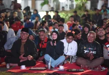 Perkuat Kebersamaan, Wali Kota Kediri dan Masyarakat Nobar Final Piala Dunia 2026