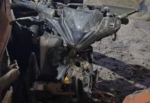 KA Tertemper Motor Pelajar, Petugas Ingatkan Bahaya Perlintasan Liar