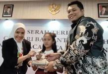 Dukung Pendidikan Anak di Kediri, Bank Jatim Salurkan Kacamata Gratis