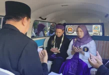 Tangis Haru 53 Pasangan Menikah Gratis di VW Kombi, dan Cetak Rekor MURI