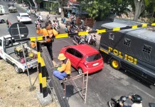 Mobil Elf Tabrak Portal Jembatan, KAI Tekankan Kepatuhan Batas Ketinggian