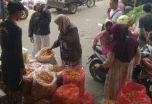 Pasokan Anjlok, Harga Cabai di Pasar Induk Pare Naik