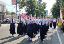 Sebanyak 69 Pleton Pelajar Pare Ramaikan Gerak Jalan HUT RI