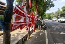 Penjualan Bendera Musiman di Kediri Menjamur Menjelang HUT RI ke-81