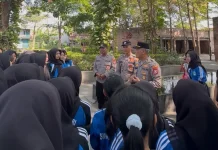 Cegah Kenakalan Remaja, Satbinmas Polres Kediri Kota Edukasi Pelajar SMKN 2