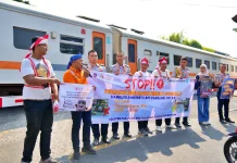 Semangat HUT ke-81 RI, KAI Ajak Railfans dan Mahasiswa Kampanyekan Keselamatan