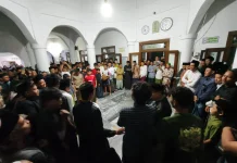 Tradisi Maulid Sebar Koin Jamsaren Jadi Magnet Warga