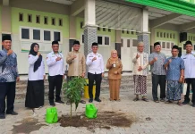 Sebanyak 165 Bibit Pohon Buah Ditanam di Lahan Wakaf Menjelang Muktamar NU