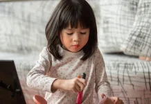 Anak Perempuan Cenderung Suka Dandan, Berikut Alasannya
