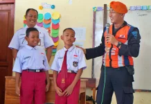 KAI dan Railfans Tanamkan Keselamatan KA ke Anak SD