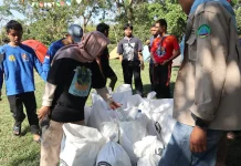 Wujudkan Zero Waste, Aktivis Lingkungan Kediri Gelar Aksi Clean Up di Kali Bening