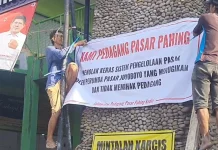 Tolak Aturan Baru, Pedagang Pasar Pahing Kediri Gelar Aksi di Area Pasar