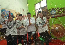 Hadapi Tantangan Digitalisasi, PGRI Kabupaten Kediri Launching ToT Coding dan AI