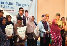BULOG dan Kemenko Pangan Bagikan 7.542 Ton Beras Bantuan Pangan di Kediri