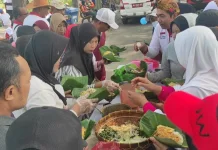 Milad ke-7, BPD Kediri Lestarikan Kuliner Nusantara dengan Berbagi Pecel Pincuk