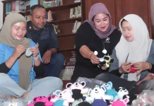 Belajar Merajut, Warga Binaan Lapas Kediri Siap Hidup Mandiri