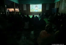 Edukasi Pola Asuh, Warga Pojok Antusias Nobar Jumbo