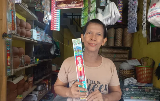 Momen Imlek Dongkrak Penjualan Dupa di Kediri