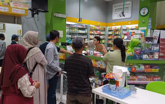 Apotek Ramai Pembeli Pasca Libur Idulfitri