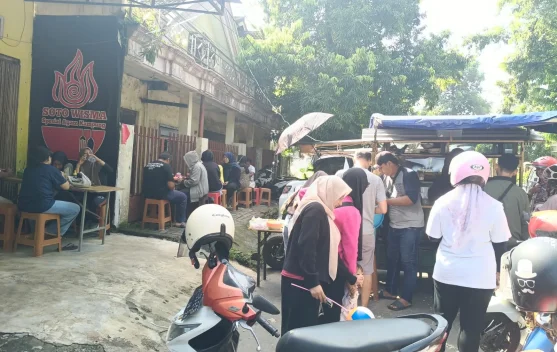 Eksistensi Kuliner Soto Ayam Kawasan Pare, Kediri