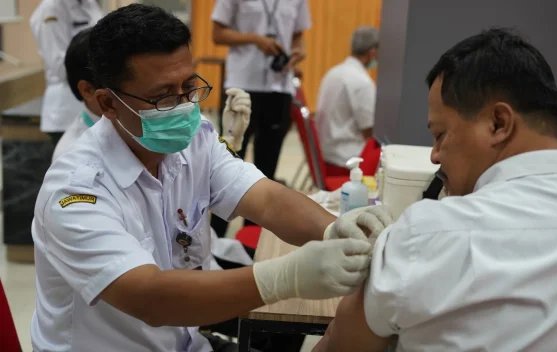 Cegah Kasus Campak, Dinkes Kota Kediri Vaksinasi Tenaga Kesehatan