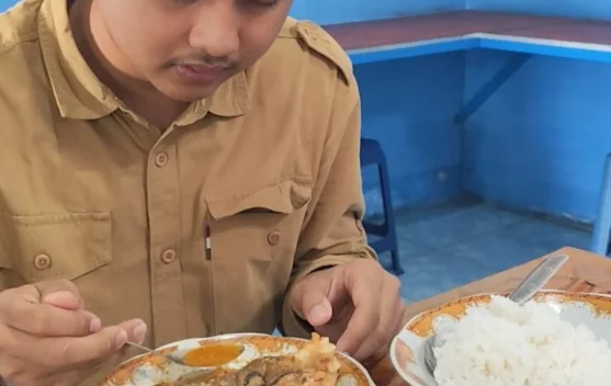 Sensasi Mencicipi Kikil Kambing Legendaris Mbah Murtini di Kediri