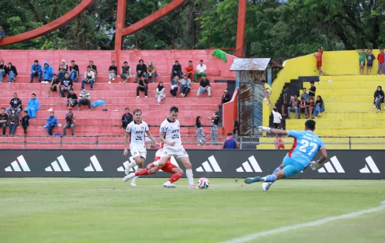 Persik Menang 3-0 di Kandang Semen Padang
