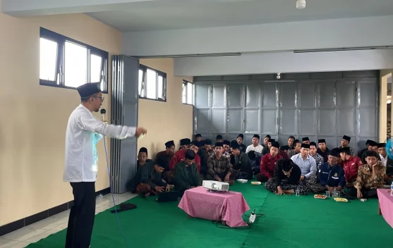 Ecoton dan IAIFA Kediri dorong Pesantren Mandiri Sampah