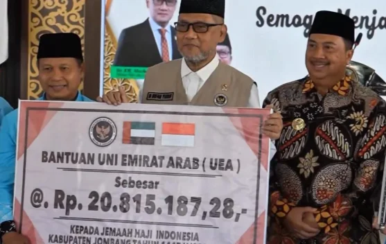 Kembali ke Tanah Air, 17 Jemaah Haji Jombang Terima Bantuan UEA