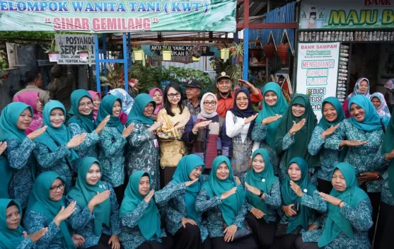 Penuhi Pangan Keluarga, Menteri PPPA RI Apresiasi  Kawasan P2L Desa Tertek Kediri