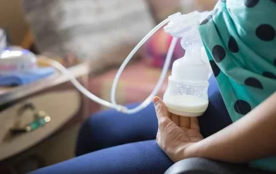Memompa ASI, Pilihan Penting Ibu Pekerja