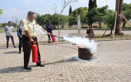 Libatkan Petugas Damkar, PSDKU UB Kediri Perkuat Kesiapsiagaan Kondisi Darurat