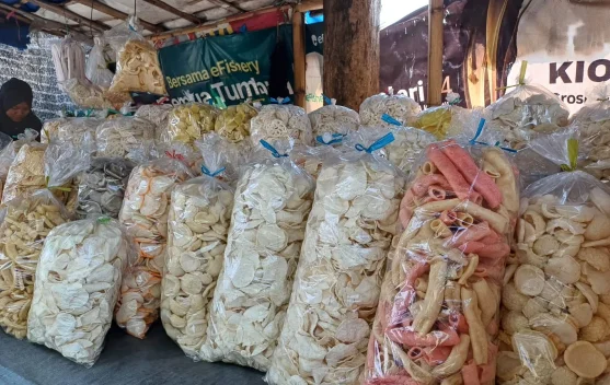 Tak Tergerus Zaman, Aneka Kerupuk Tradisional Selalu Dicari Pembeli