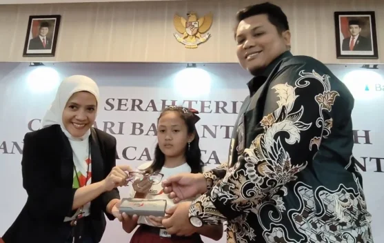 Dukung Pendidikan Anak di Kediri, Bank Jatim Salurkan Kacamata Gratis