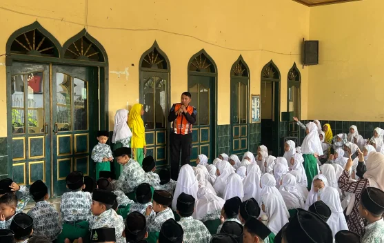 KAI Tanamkan Disiplin Keselamatan Kereta kepada Pelajar Nganjuk