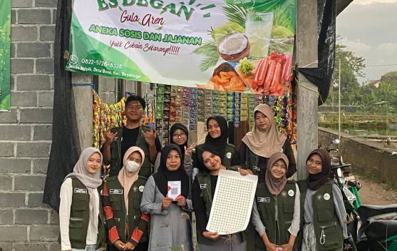 Bantu UMKM Naik Kelas, Mahasiswa Edukasi Warga Manfaatkan QRIS dan Google Maps
