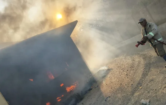 Pabrik Kayu di Darungan Pare, Terbakar