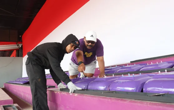 Ribuan Kursi Single Seat Mulai Dipasang di Stadion Brawijaya Kediri