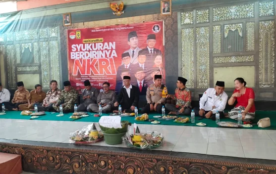 Peringati Hari Konstitusi, Warga Kediri Kirab Kebangsaan Situs nDalem Pojok