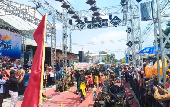 Pawai Budaya Desa Canggu Menarik Antusias Generasi Muda