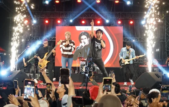 Charly Setia Band Meriahkan Puncak Festival Omah Sawah