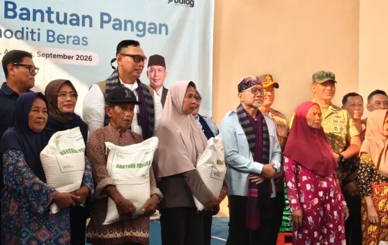 BULOG dan Kemenko Pangan Bagikan 7.542 Ton Beras Bantuan Pangan di Kediri