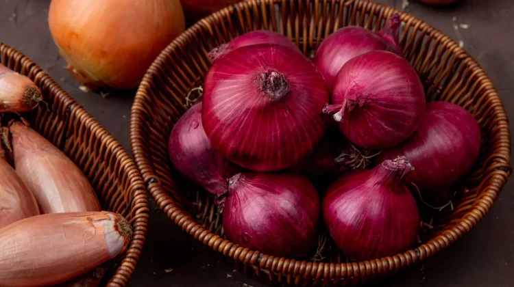 Konsumsi Bawang Merah Mentah Aman atau Berisiko Kesehatan