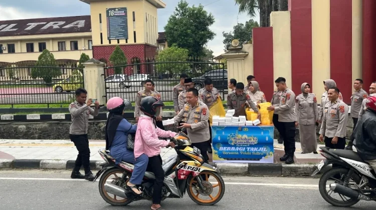 Biro SDM Polda Sultra Bagikan Paket Takjil Ramadan