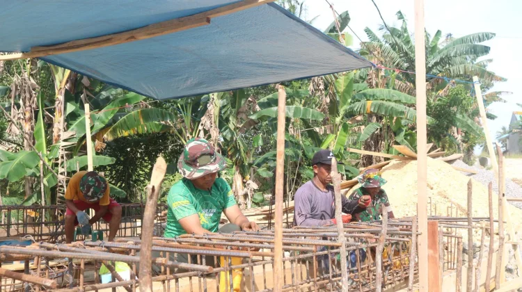 Satgas TMMD 127 Kendari Mulai Rakit Besi Jembatan Anggoeya