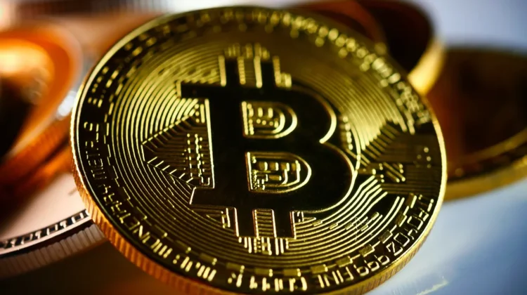 Harga Bitcoin Tertekan Investor Muda Mulai Evaluasi Risiko