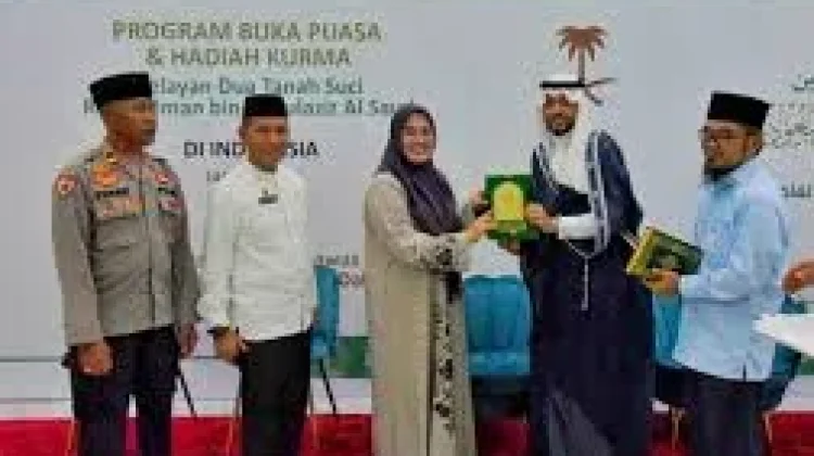 Al-Qur’an Tinta Emas Simbol Persahabatan dan Ukhuwah Kendari-Arab